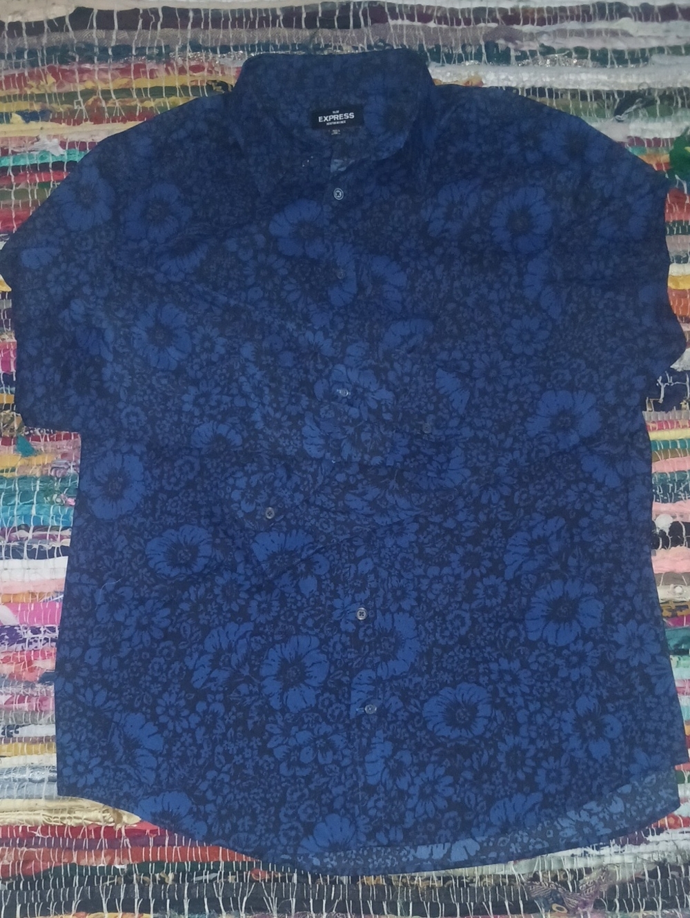 Express Mens Slim Blue Floral  Performance Moisture Whicking ButtonUp Shirt 17.5